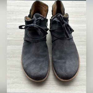 Born Women’s 7.5 Suede Ankle Booties Lace Up Side Zip Boho Rustic Comfort Shoes